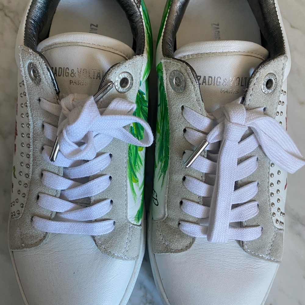 My sneakers never wore them! Size 37 us 7